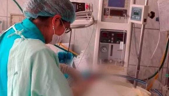 Abuela pide tenencia de bebé que nació en baño de hospital