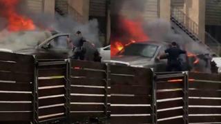 Policías salvan a un hombre segundos antes que su camioneta sea consumida por las llamas