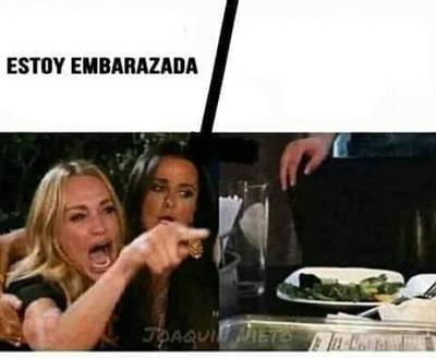 Los Mejores Memes Del Gato Blanco En La Mesa Y La Mujer Gritandole Locomundo Ojo