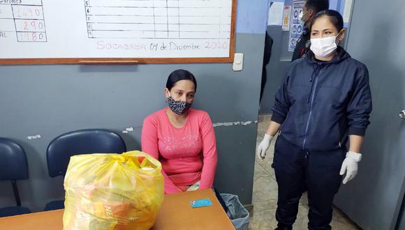 Arequipa: Jennifer Quevedo Lette fue detenida cuando intentaba ingresar al penal de Socabaya con ocho sobres de mazamorra morada instantánea que en realidad contenían clorhidrato de cocaína. (Foto: INPE)