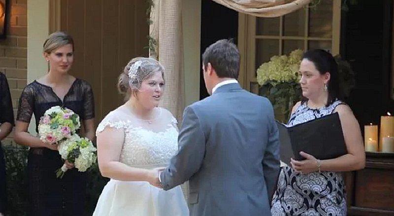 Se estaban dando el "Sí" pero quien los casó arruinó de la peor manera la boda (VIDEO)