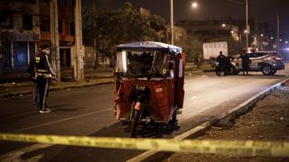 San Martín de Porres: asesinan a balazos a mototaxista dentro de su vehículo | VIDEO