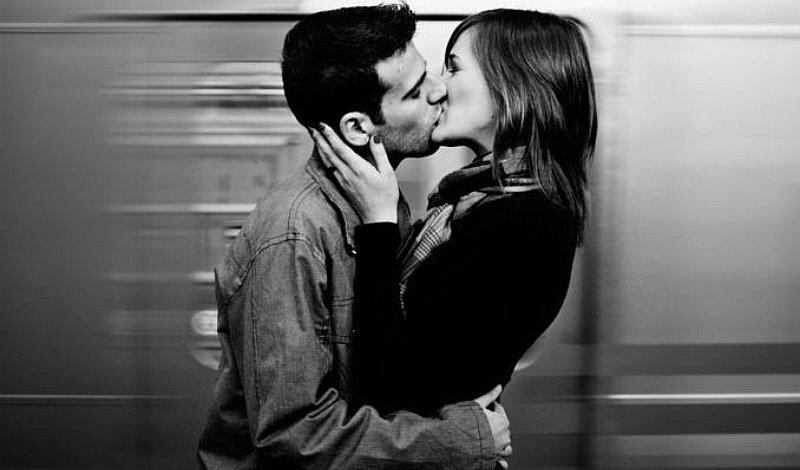 ¿Cómo prefieres los besos, según tu signo zodiacal?