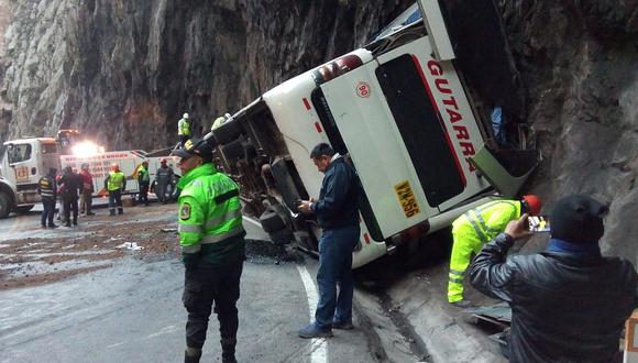 ​Cinco muertos deja volcadura de bus interprovincial en plena Carretera Central (FOTOS)