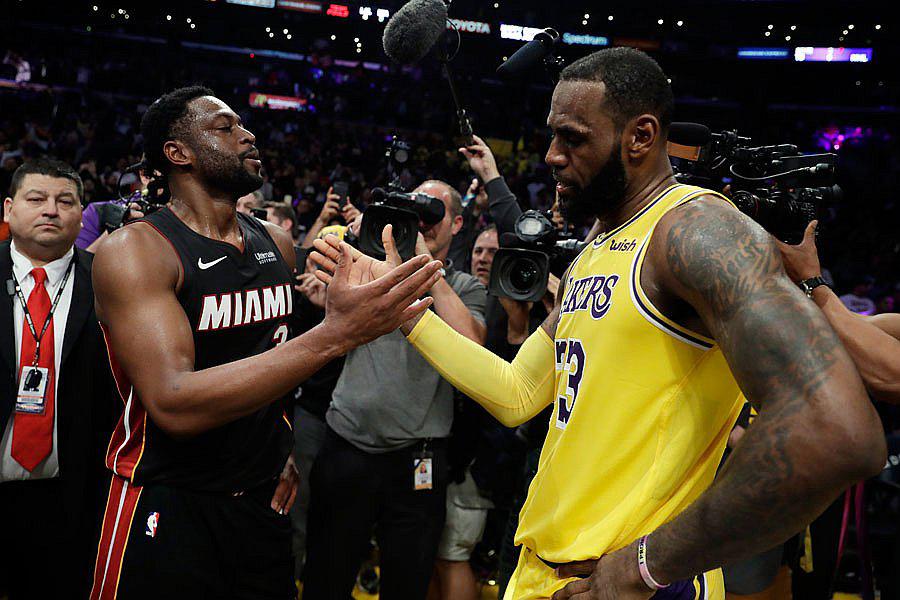 ​NBA: LeBron James despide a su amigo Dwyane Wade con una derrota