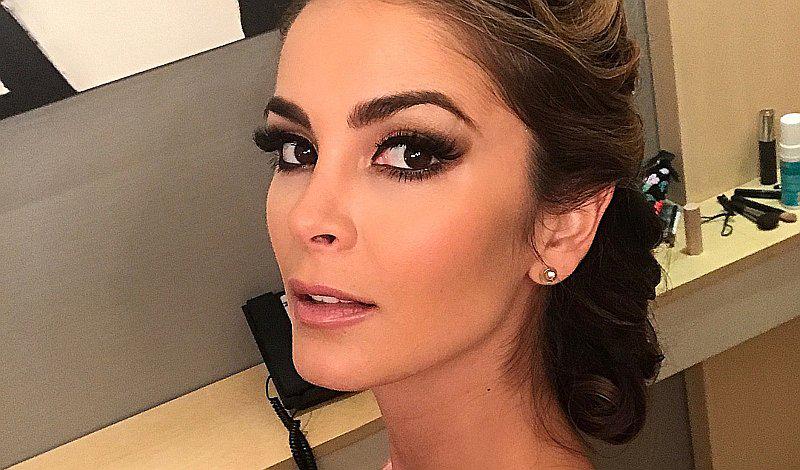 Laura Spoya se alista para matrimonio con peinado digno de una reina 