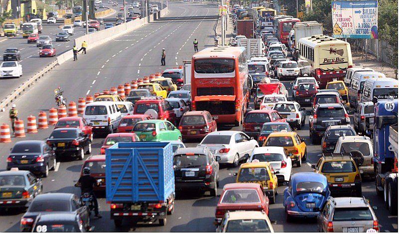¿Cuánto dinero y tiempo invierten los limeños por el tráfico vehicular?