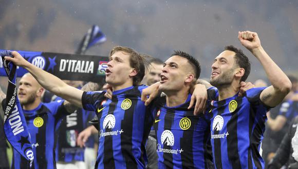 Los jugadores del Inter de Milán celebran haber ganado el título de la Serie A . Foto: EFE