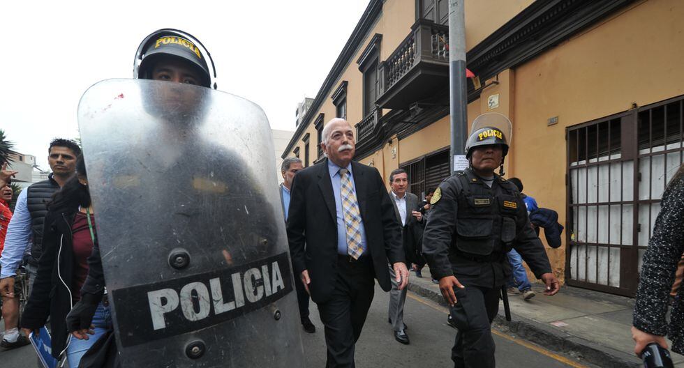 Carlos Tubino renuncia a Fuerza Popular tras no ser 