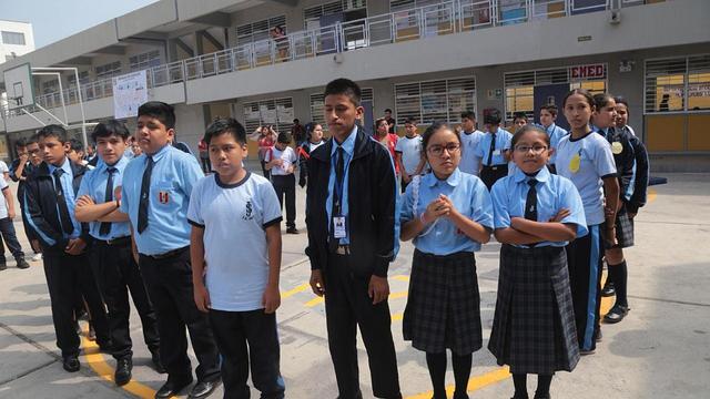 Escolares de todo el país participan en primer simulacro de sismo (FOTOS)