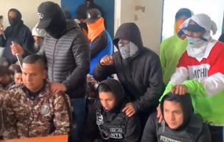 Presos anuncian masacre de rehenes si Gobierno de Ecuador interviene cárceles | VIDEO