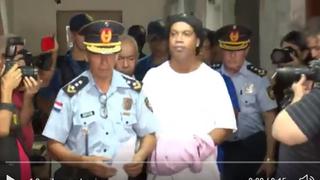 Ronaldinho es arrestado y esposado en Paraguay | VIDEO