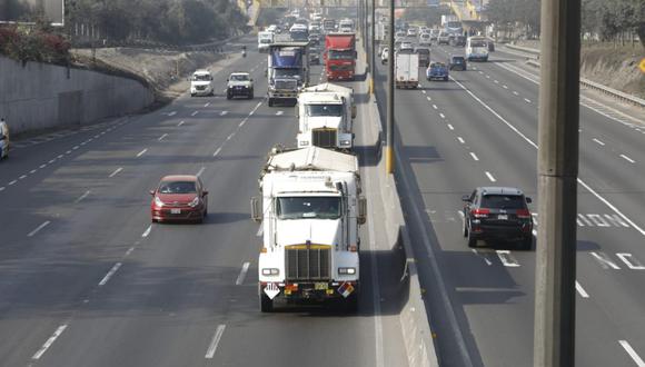 A partir de este lunes 4 de noviembre se iniciará la imposición de sanciones a los infractores del 'pico y placa´ para camiones. (GEC)