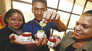 Estudiantes crean gel de coca que alivia dolores de chikunguña 