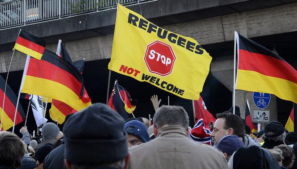 Ultraderechistas neonazis se movilizan al grito de "¡fuera Merkel!" 