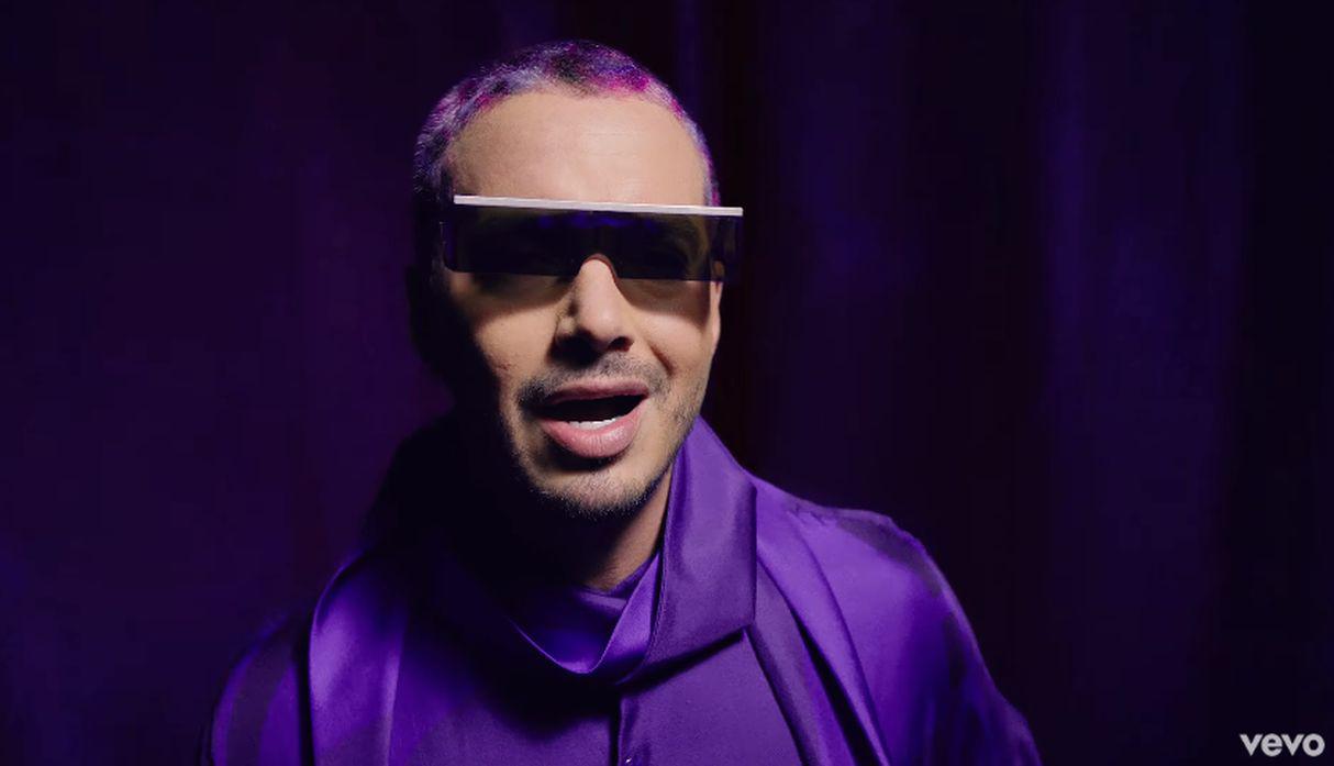 J Balvin estrenó “Morado” y este es el colorido videoclip de su pegajosa canción. (Foto: Captura de video)