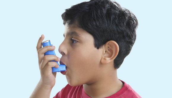 ¿Cuáles son las causas del asma en la infancia?