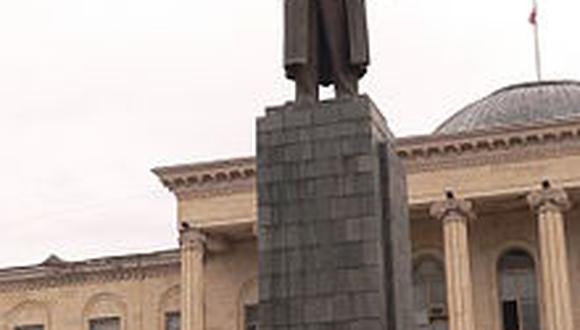 Piden que devuelvan monumento de Stalin