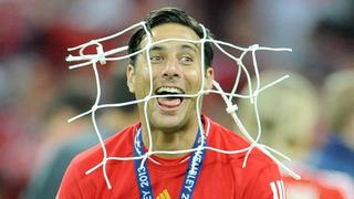 Claudio Pizarro renovó con el Bayern Munich