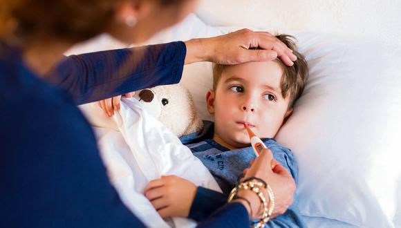 ¿Qué no debo hacer si mi hijo tiene fiebre? 5 acciones que debes evitar