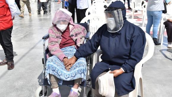 Tacna: mujer de 103 años y beneficiaría de Pensión 65 recibió la vacuna contra el COVID-19 (Foto: Diresa Tacna)