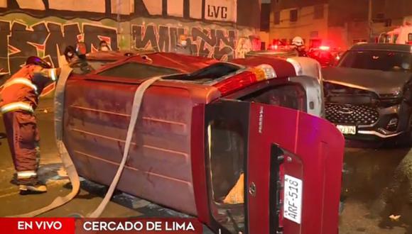 Seis personas heridas es el saldo de un accidente de tránsito ocurrido esta madrugada en el Cercado de Lima. (Captura: América Noticias)