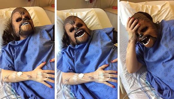 ​Facebook: mamita da a luz con máscara de Chewbacca y se hace viral (VIDEO)
