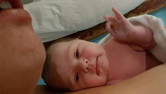 Bebé recién nacido hizo este gesto y sorprendió a sus padres 