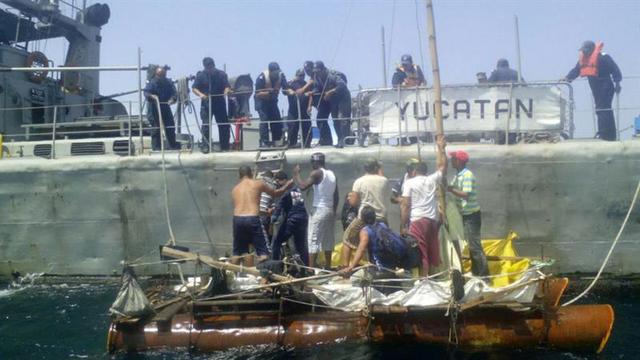 Armada de México rescata a 23 cubanos frente a costas de Yucatán [FOTOS]