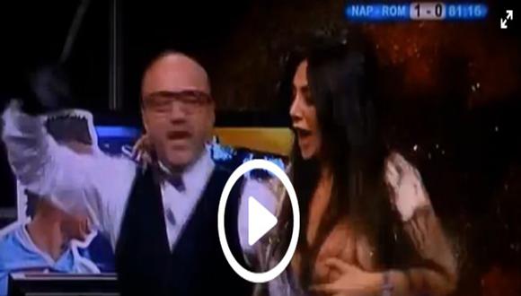 Conductora de televisión muestra seno en vivo [VIDEO]