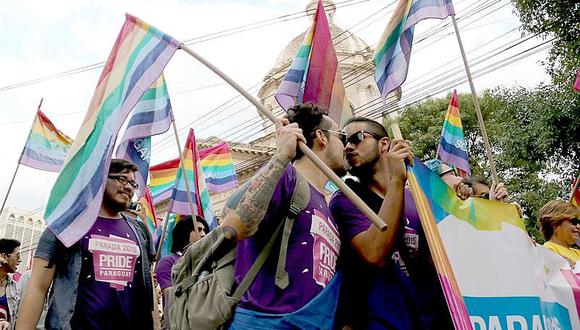 Trans, lesbianas, bisexuales y gais piden igualdad de derechos en marcha