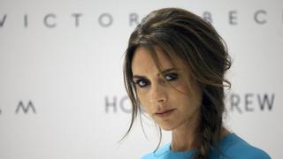 El fin de una Era: Victoria Beckham cambia sus tacones altísimos por cómodas zapatillas