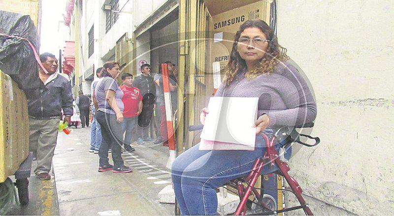 Mujer se lleva 4 mil soles de señora con discapacidad en el Cercado de Lima