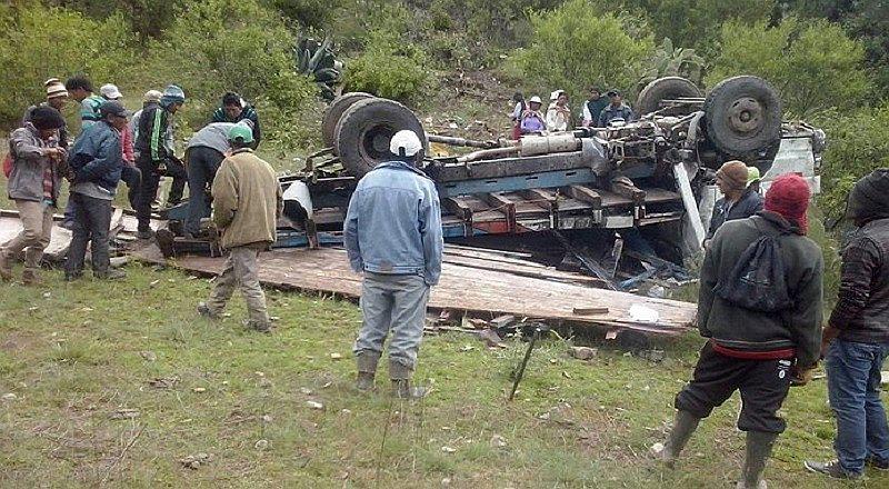 Cusco: Seis muertos y seis heridos deja caída de camión a abismo 