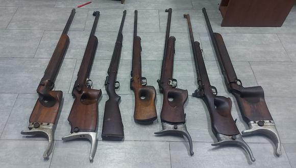 Los rifles fueron robados del Club de Tiro "El Revólver" informó la Policía.