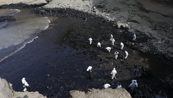 El Ministerio del Ambiente (Minam) ha informado que no fueron 6 mil barriles de petróleo los que cayeron al mar de Ventanilla, sino unos 11.900 barriles. Para Repsol fueron 10.396 barriles. (Foto: GEC)