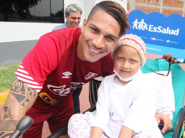 Paolo Guerrero cumple sueño a niña que lucha contra el cáncer [FOTOS] 