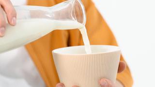 Cómo evitar que la leche se queme o pegue a la olla al calentarla