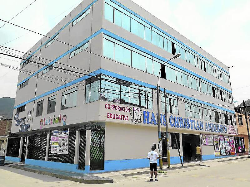 San Juan de Lurigancho: Balean colegio y piden S/. 20 mil 