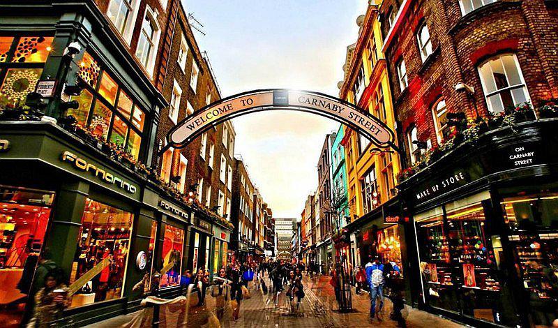 SOHO: De lugar de opresión a barrio de moda en Londres