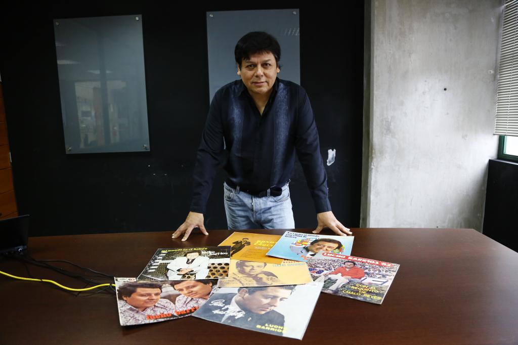 		ARMANDO BARRIOS  MUSICO BOLEROS/hugo curotto 78138	