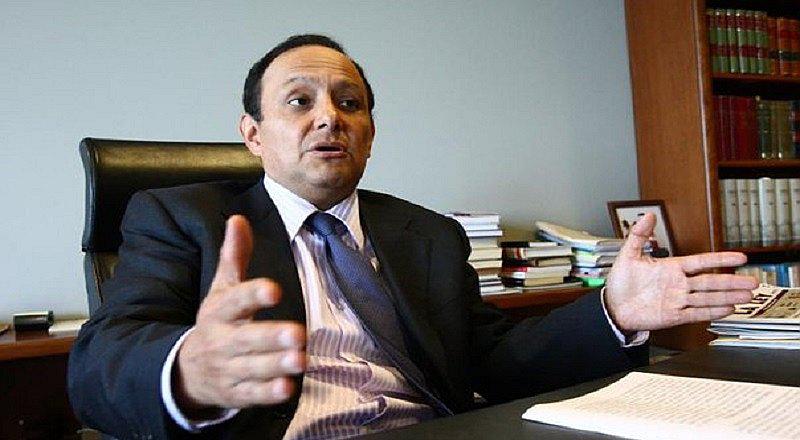 Walter Gutiérrez Camacho es elegido como el nuevo Defensor del Pueblo 