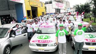 Felices con carro nuevo