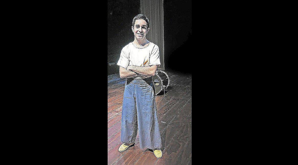 “Johnny debe dejar de ser virgen” brilla en la obra infantil “La Odisea”