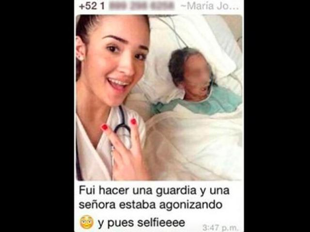México: Estudiante de medicina se toma feliz selfie con mujer agonizante [FOTOS]