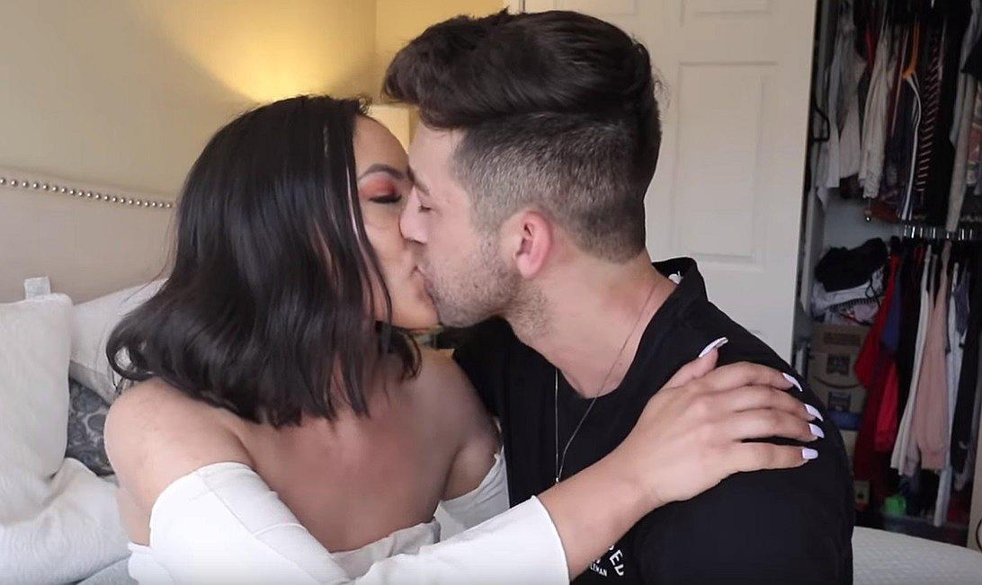 Critican a Youtuber por besar apasionadamente a su hermana (VÍDEO)