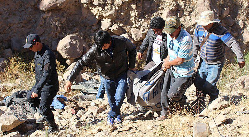 Huacho: 2 PNP y 2 mujeres mueren al caer patrullero a abismo 