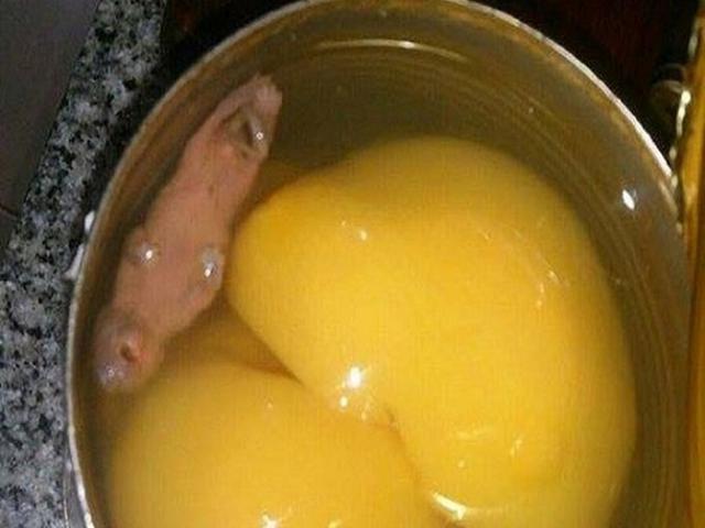 ​Argentina: Hombre abre lata de durazno y encuentra una rata muerta [FOTOS]