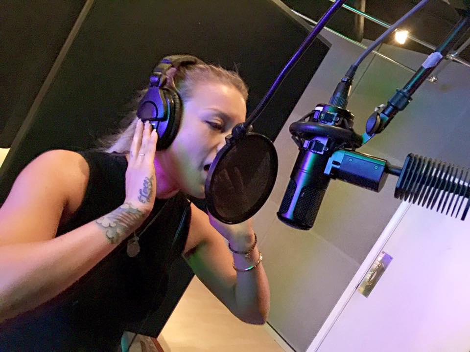 Leslie Shaw graba su nueva canción con Farruko