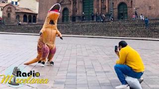 Cusco: Turista recorre las calles vestido de dinosaurio para protegerse del Covid-19 | FOTOS